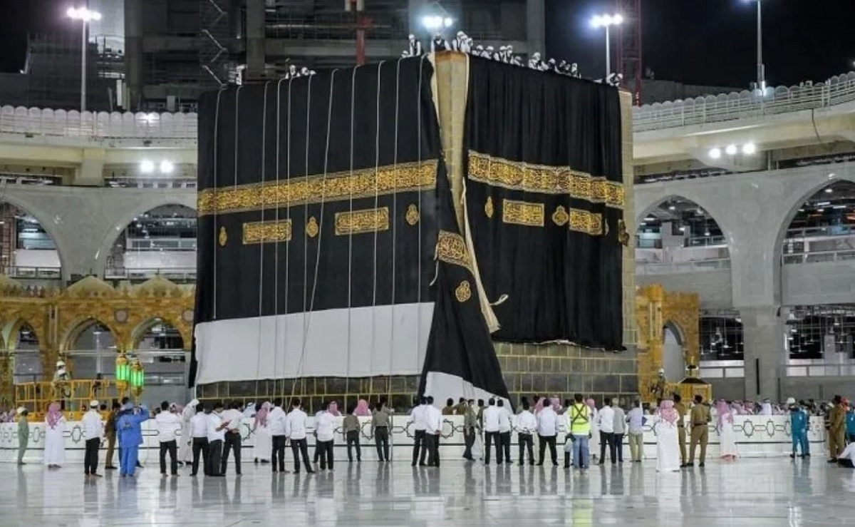 ارسال پرده‌های کعبه به خانه جفری اپستین، بدنام‌ترین مجرم جنسی جهان