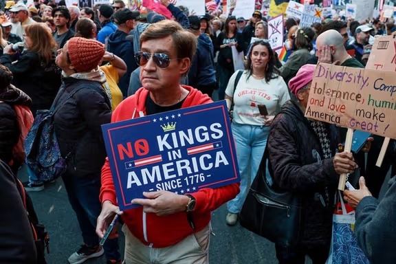 «نه به پادشاه»؛ میلیون‌ها امریکایی علیه سیاست‎‌های ترامپ اعتراض کردند