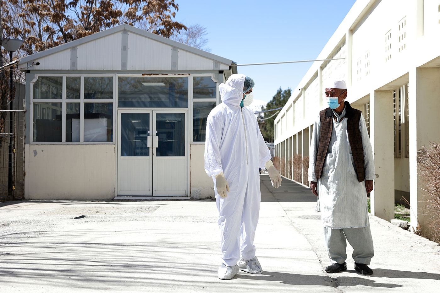 روز جهانی توبرکلوز؛ بیماران در کابل می‌گویند ساعت‌ها در صف می‌ایستیم و امکانات کافی نیست