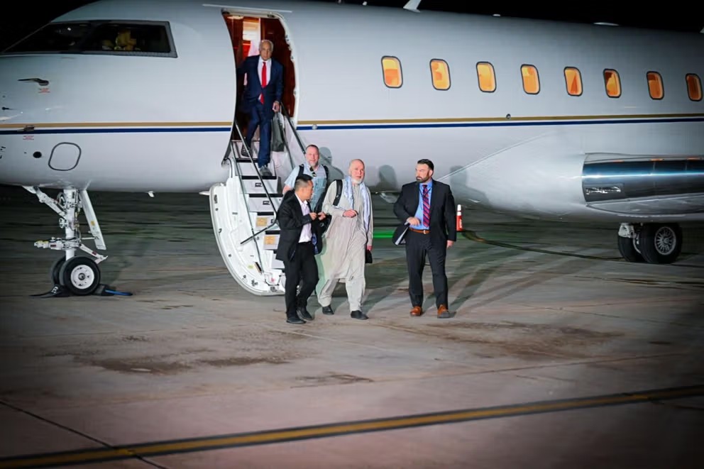 واکنش‌ها به آزادی کویل: طالبان امریکایی را آزاد کردند، شهروندان افغانستان همچنان زندانی‌اند