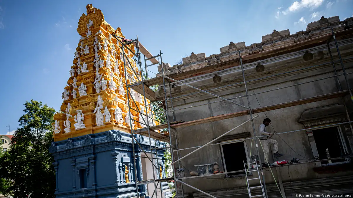 تنوع مذهبی در آلمان؛ کلیساها کمتر، معابد مسلمانان و هندوها بیشتر است