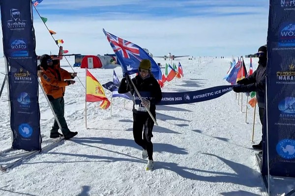 برای نخستین بار یک زن قهرمان ماراتن قطب جنوب شد