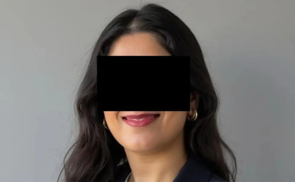 کارمند اداره مهاجرت