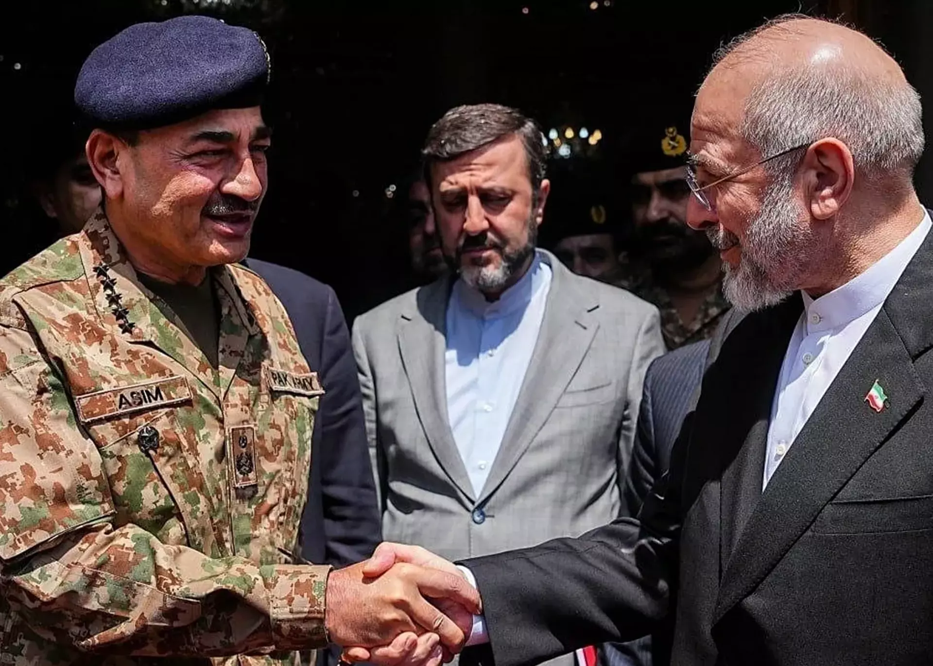 تمرکز بر صلح منطقه‌ای؛ سفر عاصم منیر به ایران پایان یافت