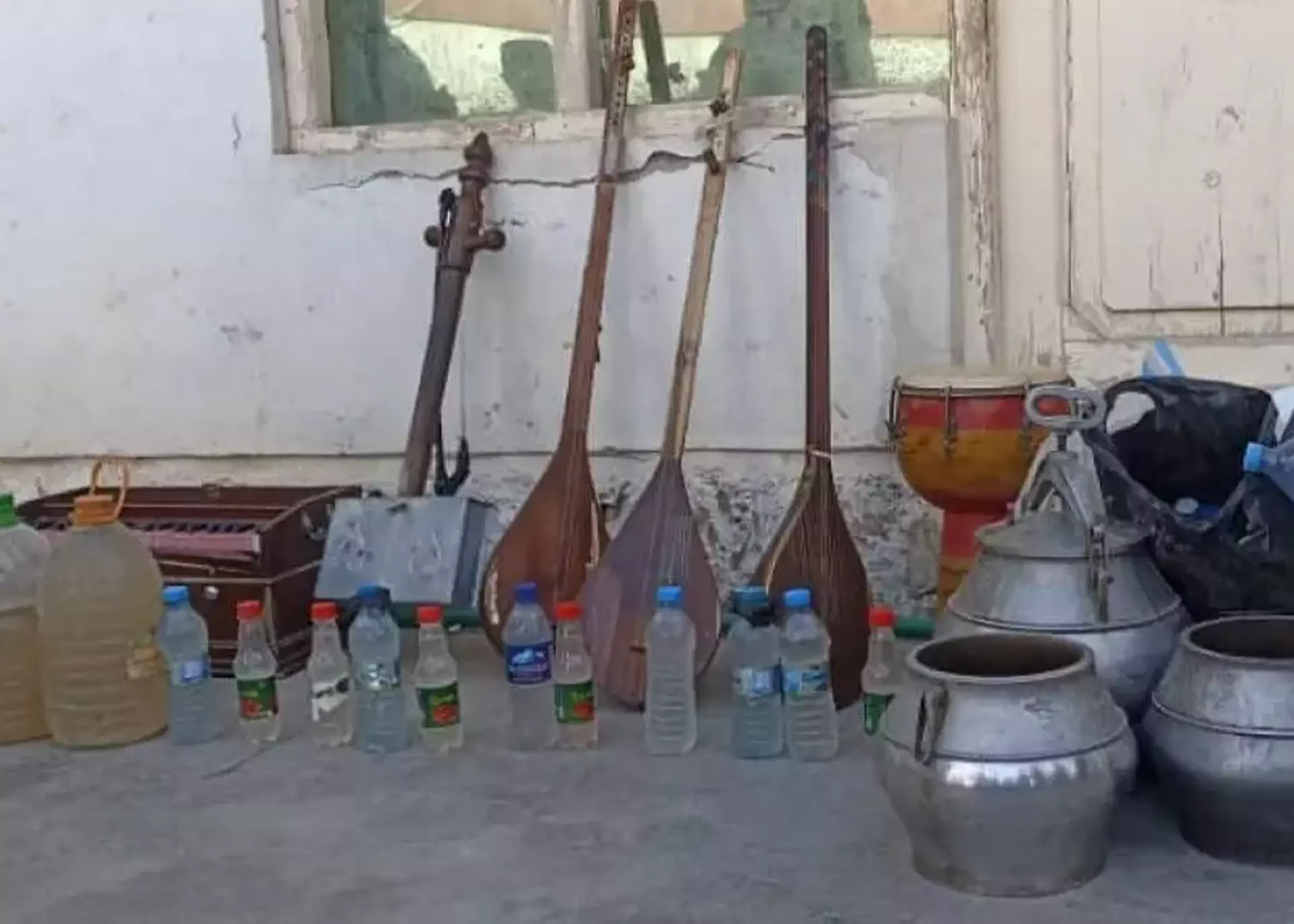 ساز و شراب؛ طالبان در بغلان ۲۱ نفر را بازداشت کردند