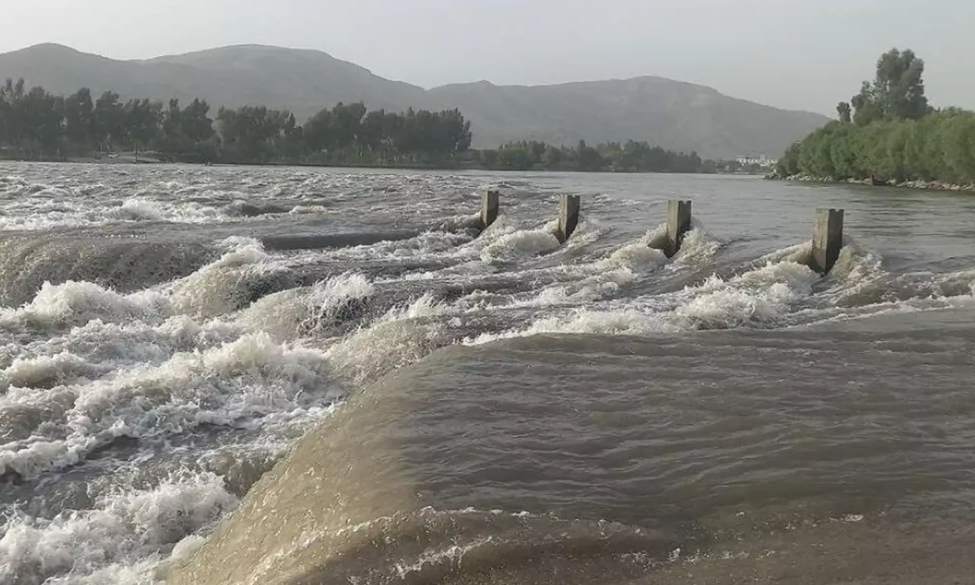 عکس گرفتن در کنار رودخانه در ننگرهار به مرگ دو جوان انجامید