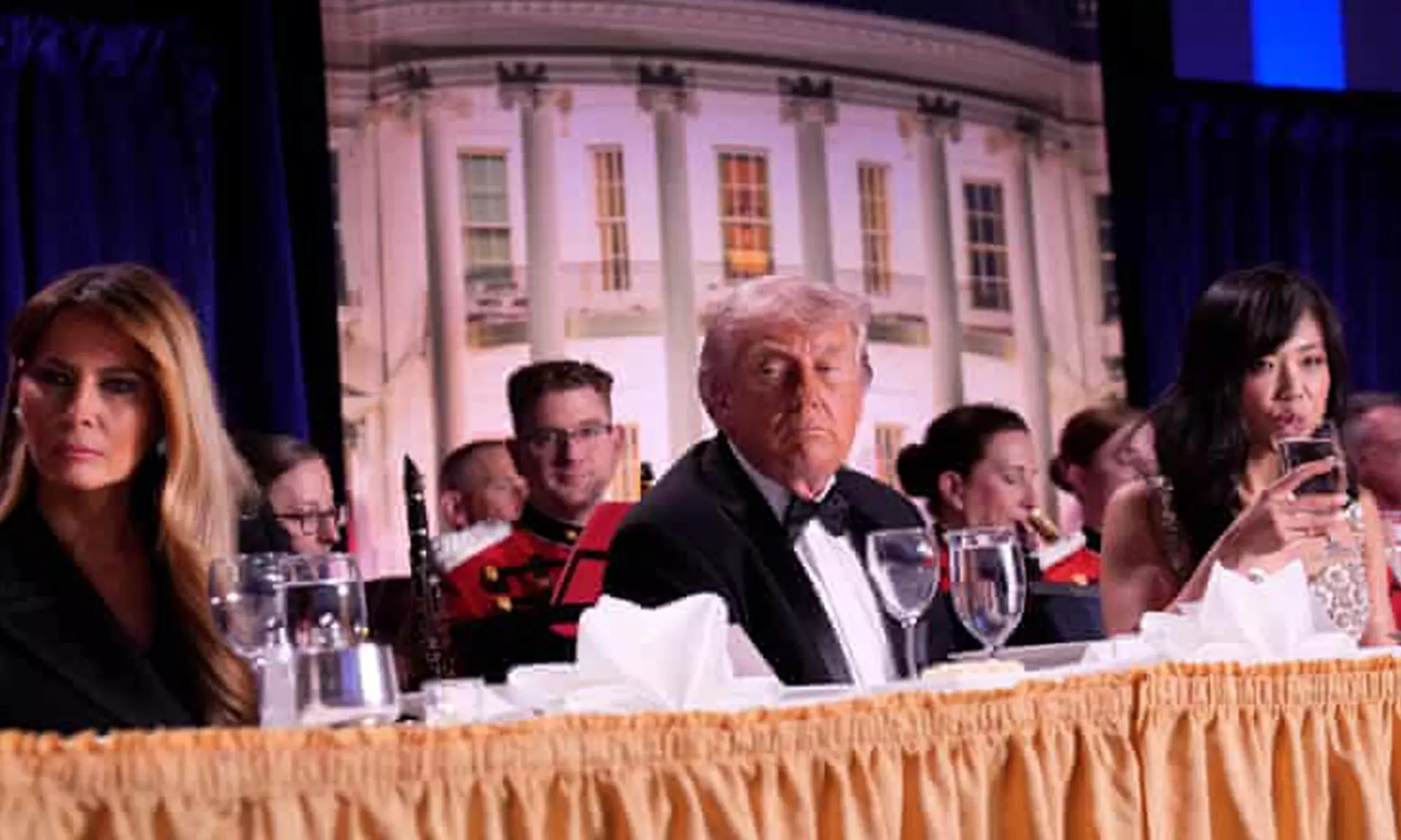 تیراندازی در نزدیکی کاخ سفید؛ ترامپ از جنگ با ایران منصرف نمی‌شود