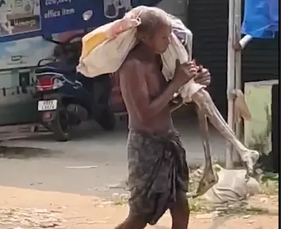 مرد هندی اسکلیت خواهرش را به بانک برد تا از حساب او پول برداشت کند