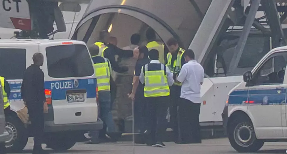 آلمان ۲۵ «مهاجر مجرم» را به افغانستان اخراج کرد