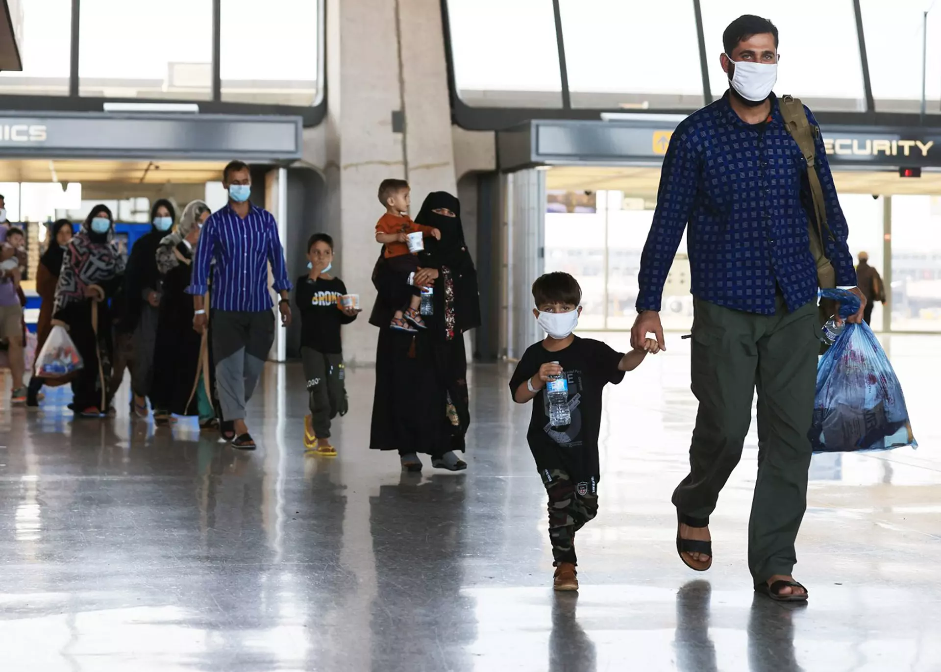 بریتانیا روند ویزای افغانستانی‌های واجد شرایط را به کشورهای ثالث منتقل کرد