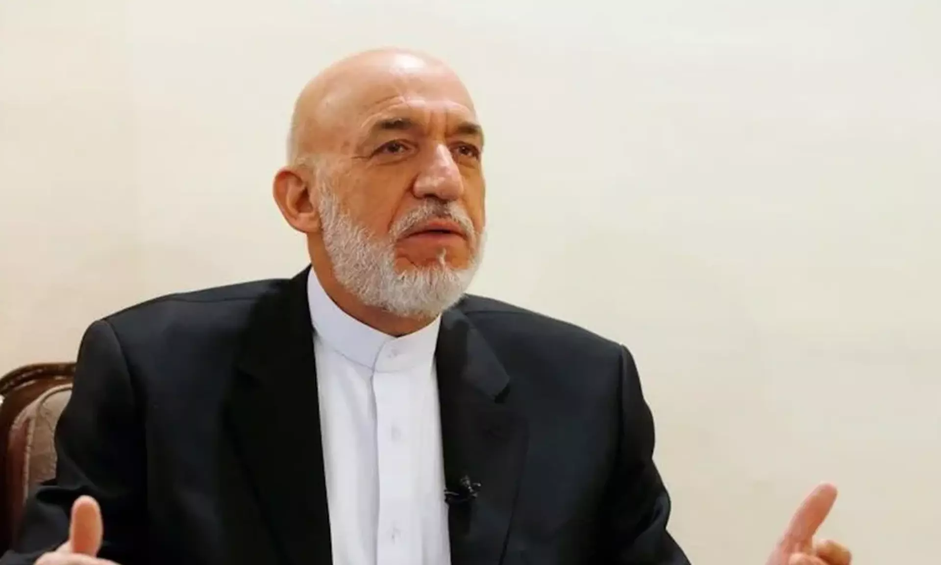 کرزی در واکنش به گزارش یونیسف: بازگشایی مکاتب و دانشگاه‌ها به روی دختران ضروری است