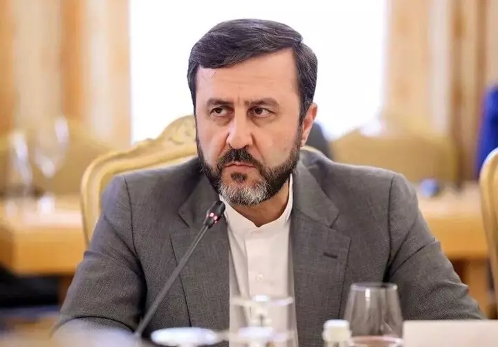 ایران نسبت به استقرار ناوهای فرانسه و بریتانیا در تنگه هرمز هشدار داد