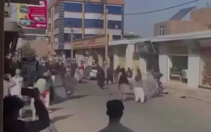 اعتراض در هرات برای حمایت از زنان؛ طالبان معترضان را سرکوب و چند نفر را زخمی کردند