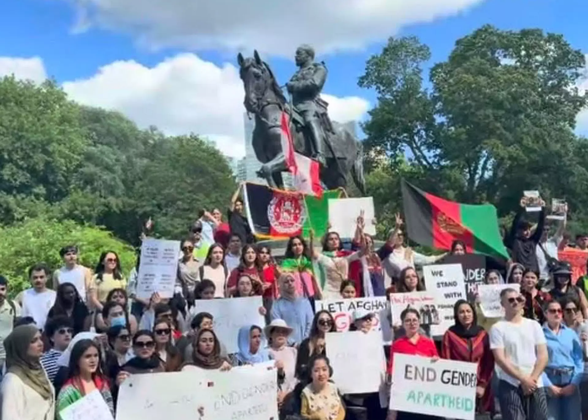 مهاجران افغانستانی در تورنتو خواستار توقف سرکوب اعتراض‌های هرات شدند