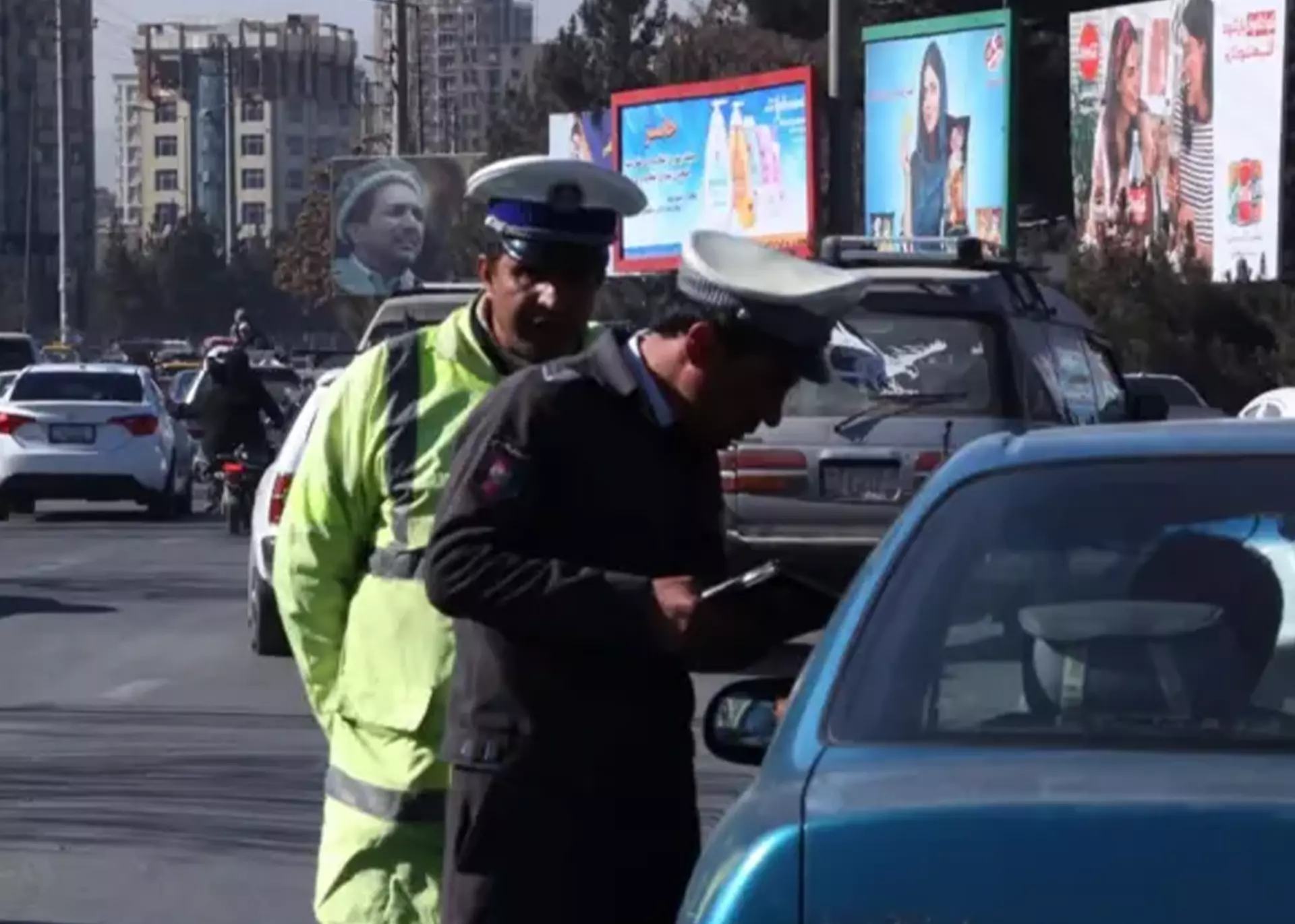 توقف نمبرپلیت موترهای راست‌فرمان؛ فروشندگان از زیان‌های سنگین ابراز نگرانی کردند