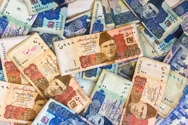 طالبان وارد کردن پول کشورهای منطقه را ممنوع کردند