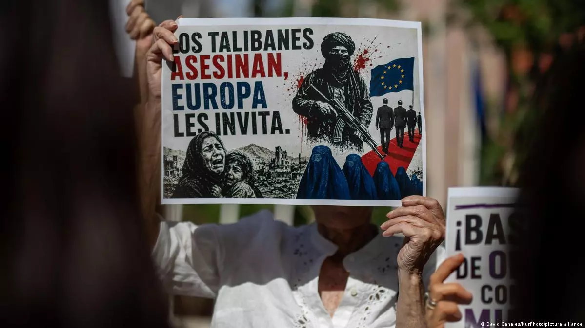سفر طالبان به بروکسل؛ دو طرف روی ازسرگیری خدمات قنسولی و اخراج مهاجران گفت‌وگو کرده‌اند