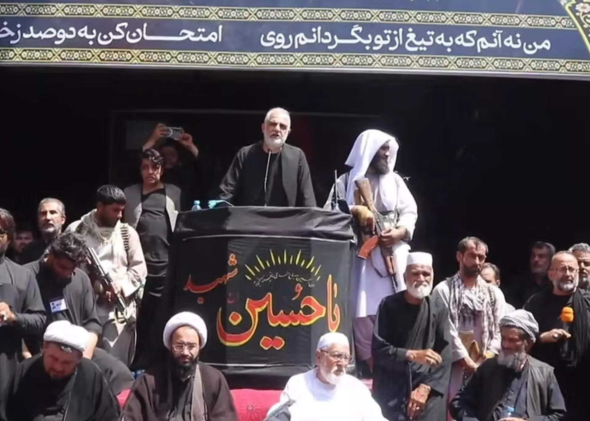 یک مقام پیشین جمهوریت: طالبان از مشکلات معیشتی مردم غافل‌اند