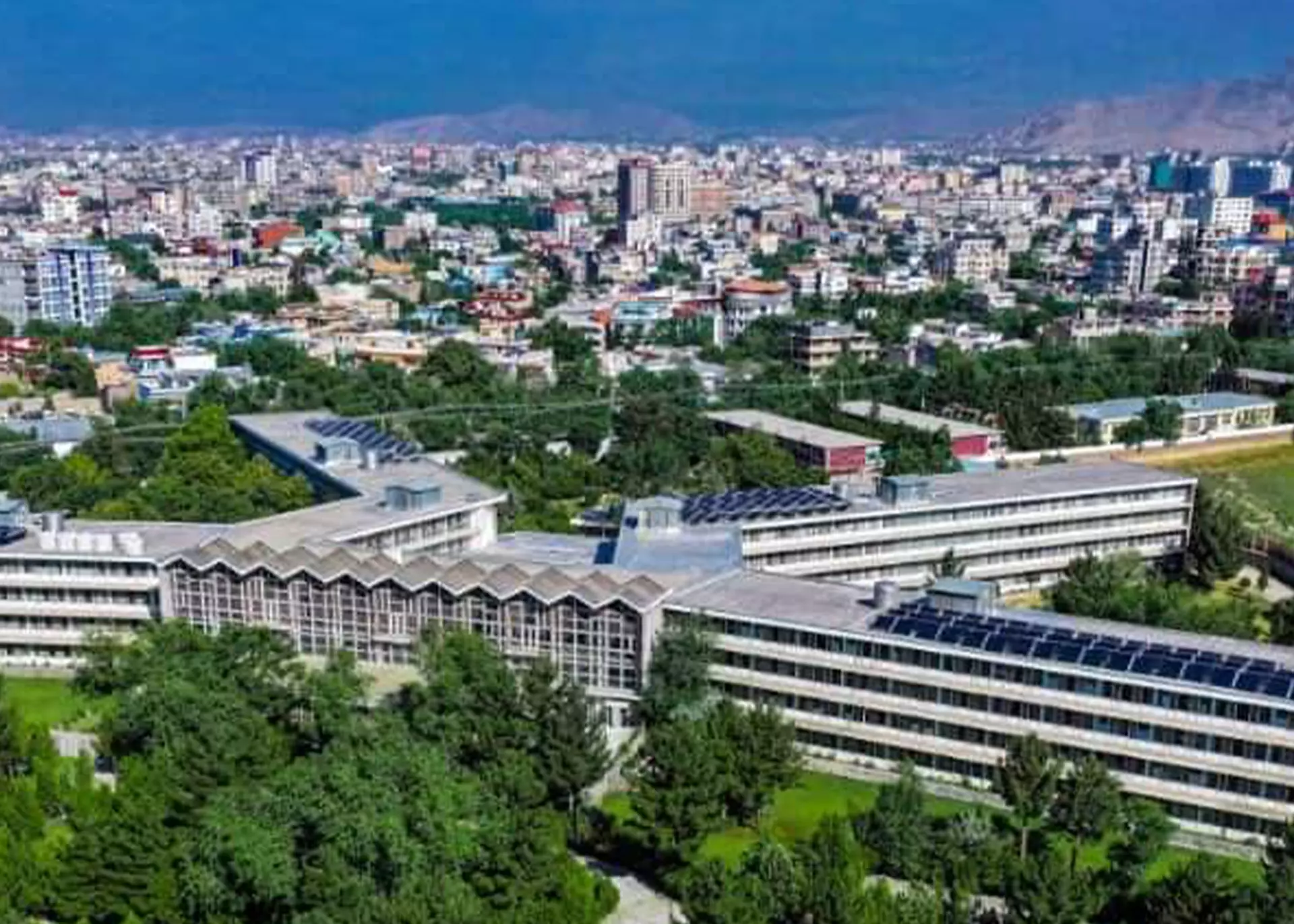 انفجار مقابل خوابگاه دانشگاه کابل؛ منابع از زخمی شدن حدود ۱۰ دانشجو خبر می‌دهند