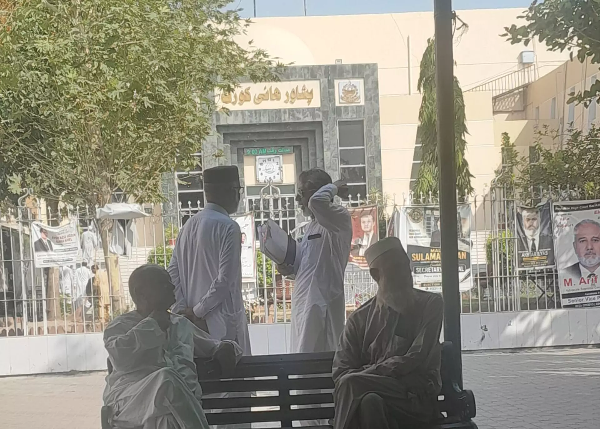 دادگاه عالی پیشاور؛ آخرین امید افغانستانی‌هایی که نمی‌خواهند از پاکستان اخراج شوند