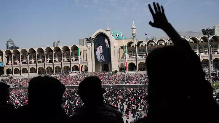 فریب، توهین و تحقیر؛ کسانی که از افغانستان برای تشییع خامنه‌ای می‌روند چه می‌کشند؟