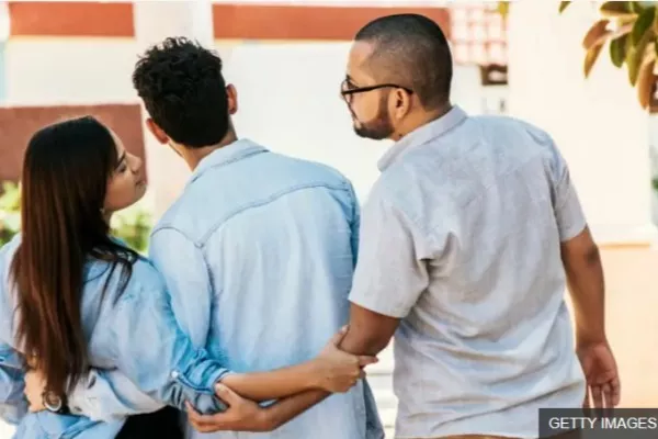 یک زن همزمان از دو مرد دوقلو باردار شد