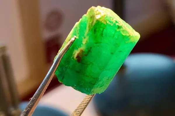 معادن افغانستان با حداقل ارزش جهانی به فروش می‌رسد