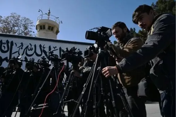 مرکز خبرنگاران: طالبان خبرنگاران را به خاطر اندازه ریش شان بازداشت می‌کنند
