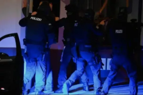 دو نوجوان افغانستانی در اتریش هنگام سرقت از یک فروشگاه بازداشت شدند