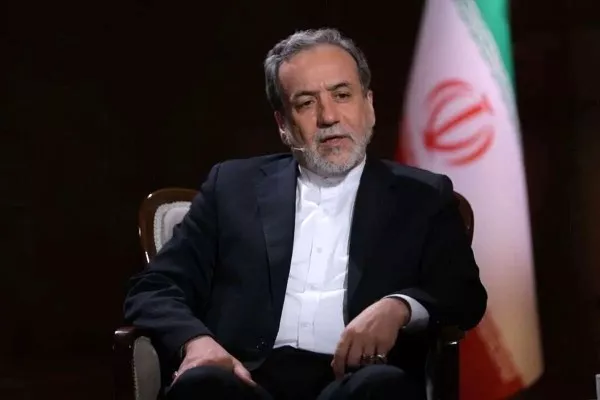 عراقچی  از حمله‌‌ی کویت به یک شناور ایرانی خبر داد