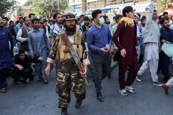 طالبان معترضان را پس از انتشار ویدیوها شناسایی و بازداشت می‌کند
