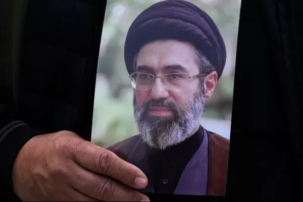 خامنه‌ای: اورانیوم غنی‌شده از ایران خارج نشود