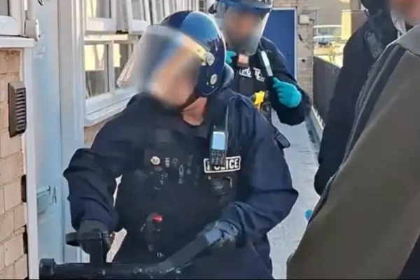 هفت مرد افغانستانی در بریتانیا به اتهام تجاوز و سوءاستفاده جنسی از کودکان بازداشت شدند