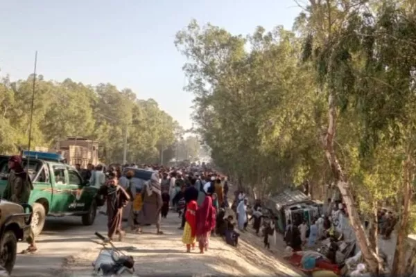 در پی واژگونی یک موتر حامل بازگشت‌کنندگان در لغمان ۱۸ نفر جان باختند