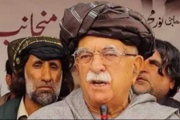 محمودخان اچکزی، سیاستمدار پاکستانی: هر پشتون باید یک تذکره افغانستانی بگیرد
