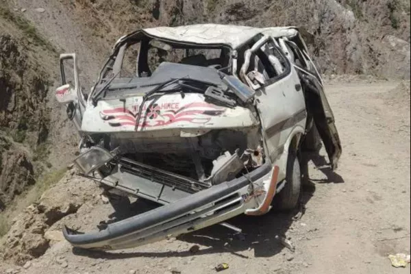 واژگونی یک موتر در پروان؛ هشت نفر جان باختند و ۱۶ نفر زخمی شدند