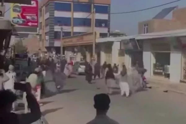 اعتراض در هرات برای حمایت از زنان؛ طالبان معترضان را سرکوب و چند نفر را زخمی کردند