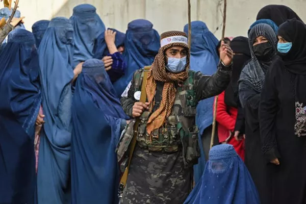 وحشت طالبان و زندگی زنان افغانستان؛ آینده مبهم و فشارهای فزاینده