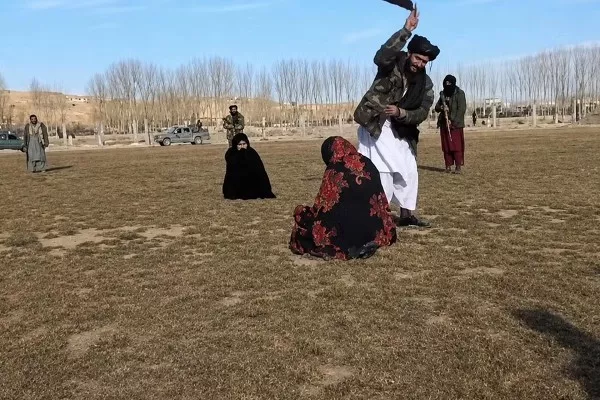 طالبان از اجبار حجاب و بازداشت زنان دفاع کرد