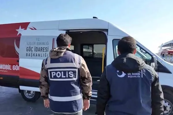 ترکیه ۱۱ پناهجوی افغانستانی و پنج متهم به قاچاق انسان را بازداشت کرد