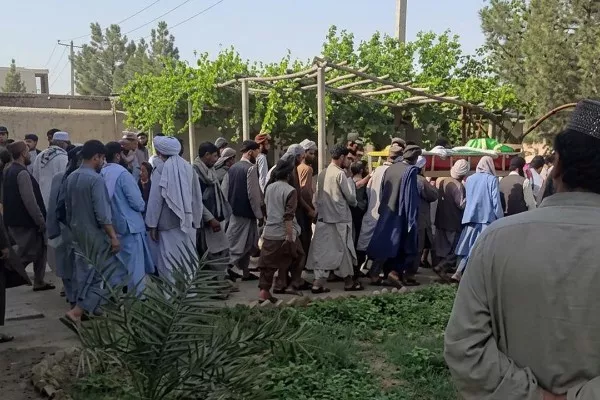 یک زوج در بلخ مقابل کودک سر بریده شدند