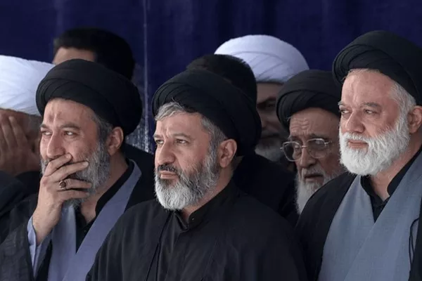 خبرگزاری فارس: مجتبی خامنه‌ای در مراسم نماز میت پدرش حضور نداشت
