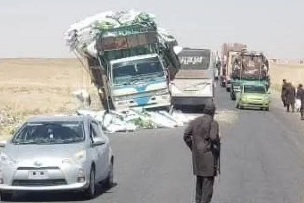 برخورد اتوبوس و موتر باربری در هلمند؛ دست‌کم پنج نفر کشته و ۱۶ تن زخمی شدندش