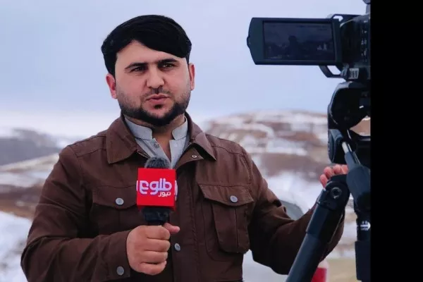 خبرنگار طلوع‌نیوز پس از هجوم شبانه طالبان به خانه‌اش بازداشت شد