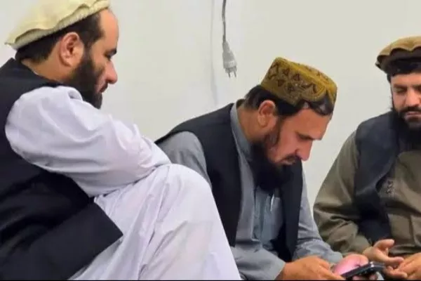 فصیح‌الدین فطرت برای مذاکره با فاتح به بدخشان رفته است
