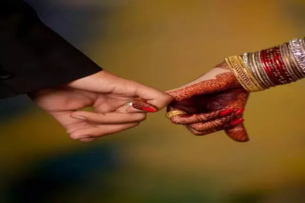 یک زن و شوهر در پاکستان پس از ۱۷ سال زندگی مشترک فهمیدند خواهر و برادر هستند