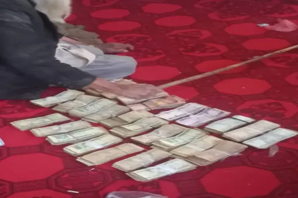 طالبان از بازداشت یک گدا با بیش از ۱۱۰ هزار افغانی در فاریاب خبر دادند