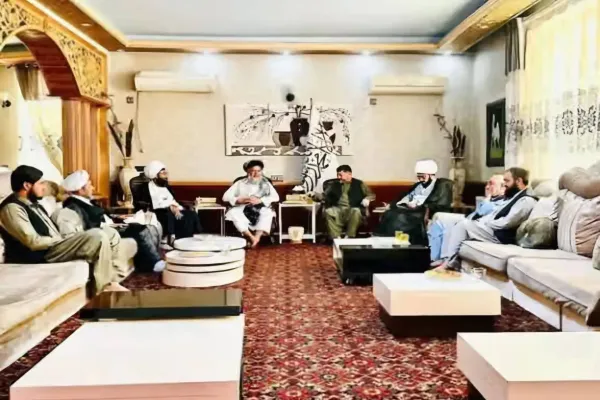 طالبان اموال دفتر روابط مردمی بزرگان هزاره و اهل تشیع را ضبط کرده‌اند