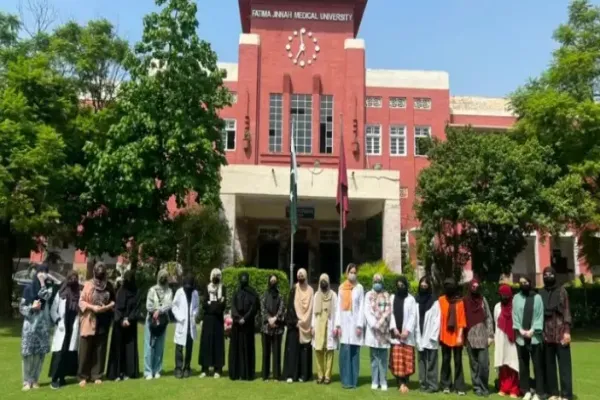 دو ایالت پاکستان حکم اخراج دانشجویان افغانستان را به تعلیق درآوردند