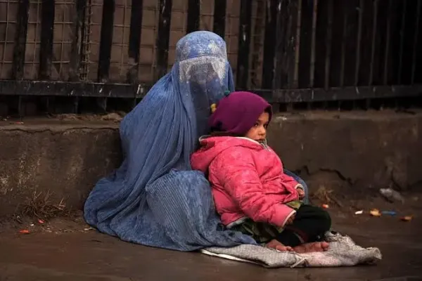 زنان در خط مقدم فقر؛ ۴۲۶ میلیون زن و دختر در فقر شدید به‌سر می‌برند